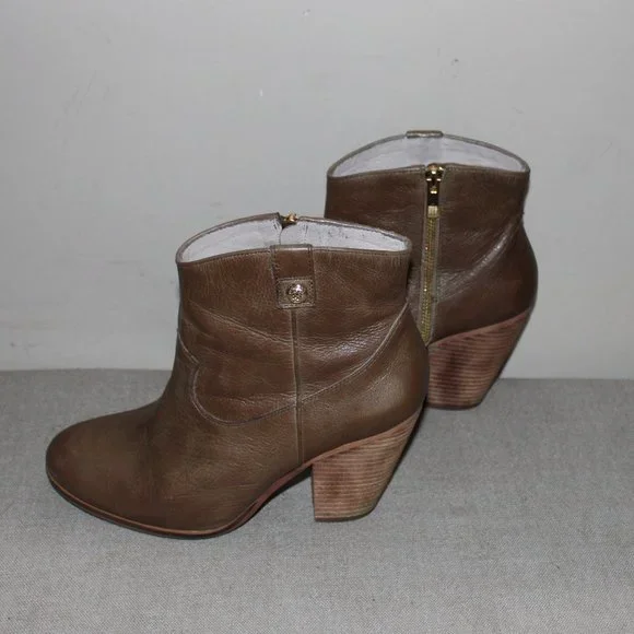 LADIES VINCE CAMUTO ANKLE BOOTS - 9 M - DARK TAN LEATHER - Picture 3 of 9